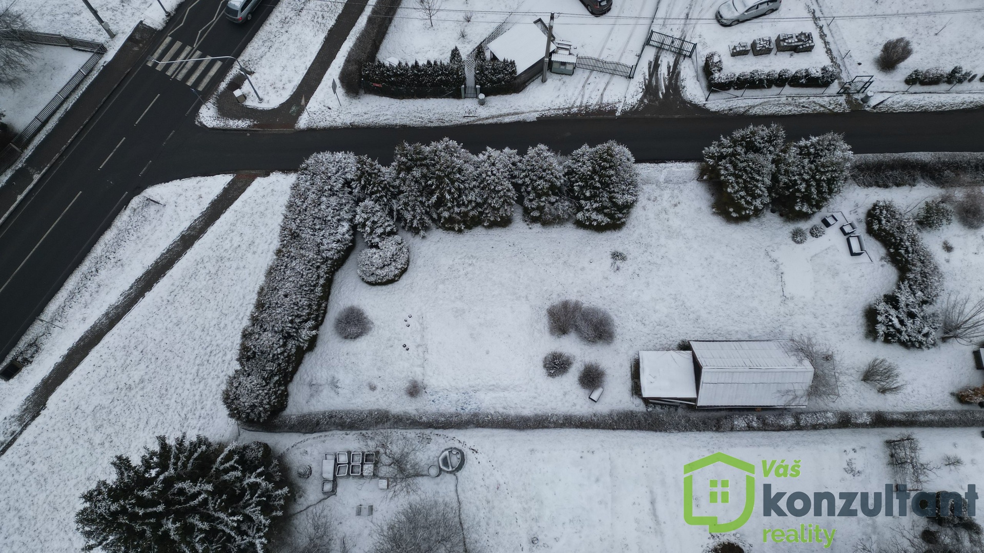 Letecký pohled na celý pozemek