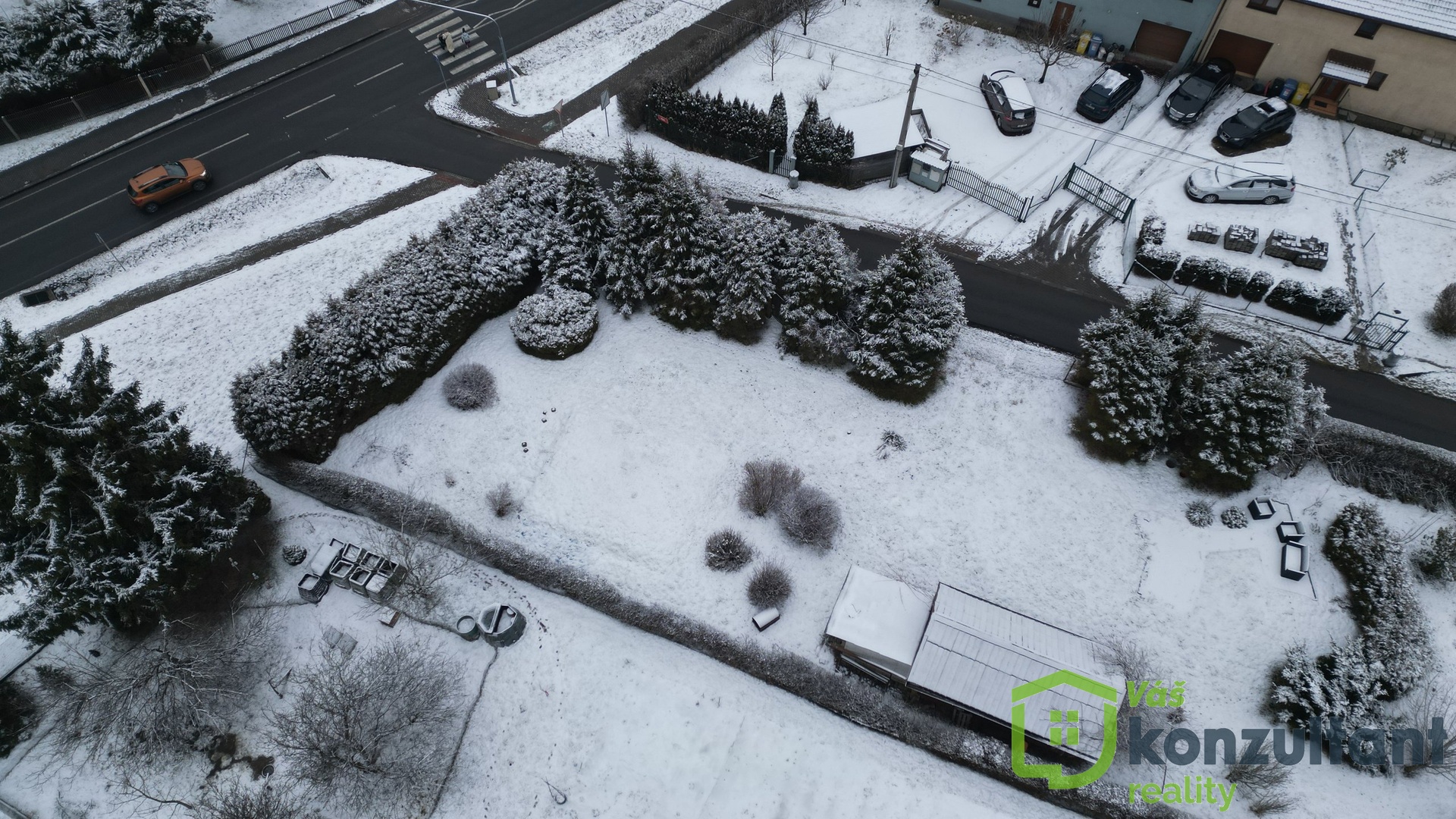 Letecký pohled na celý pozemek