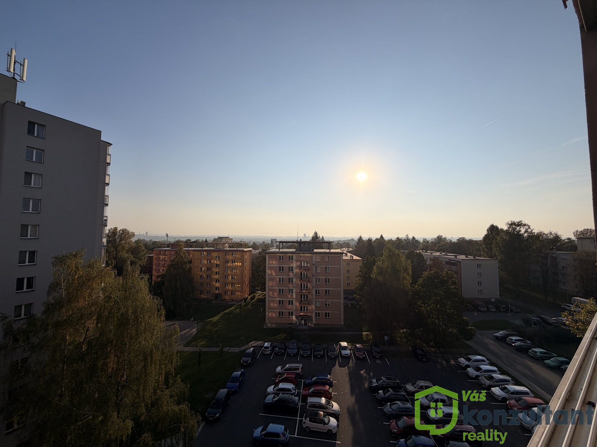 Výhled z balkónu na okolí