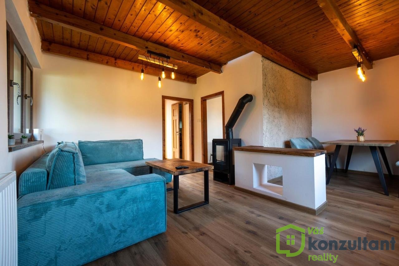 Obývací část s krbovými kamny