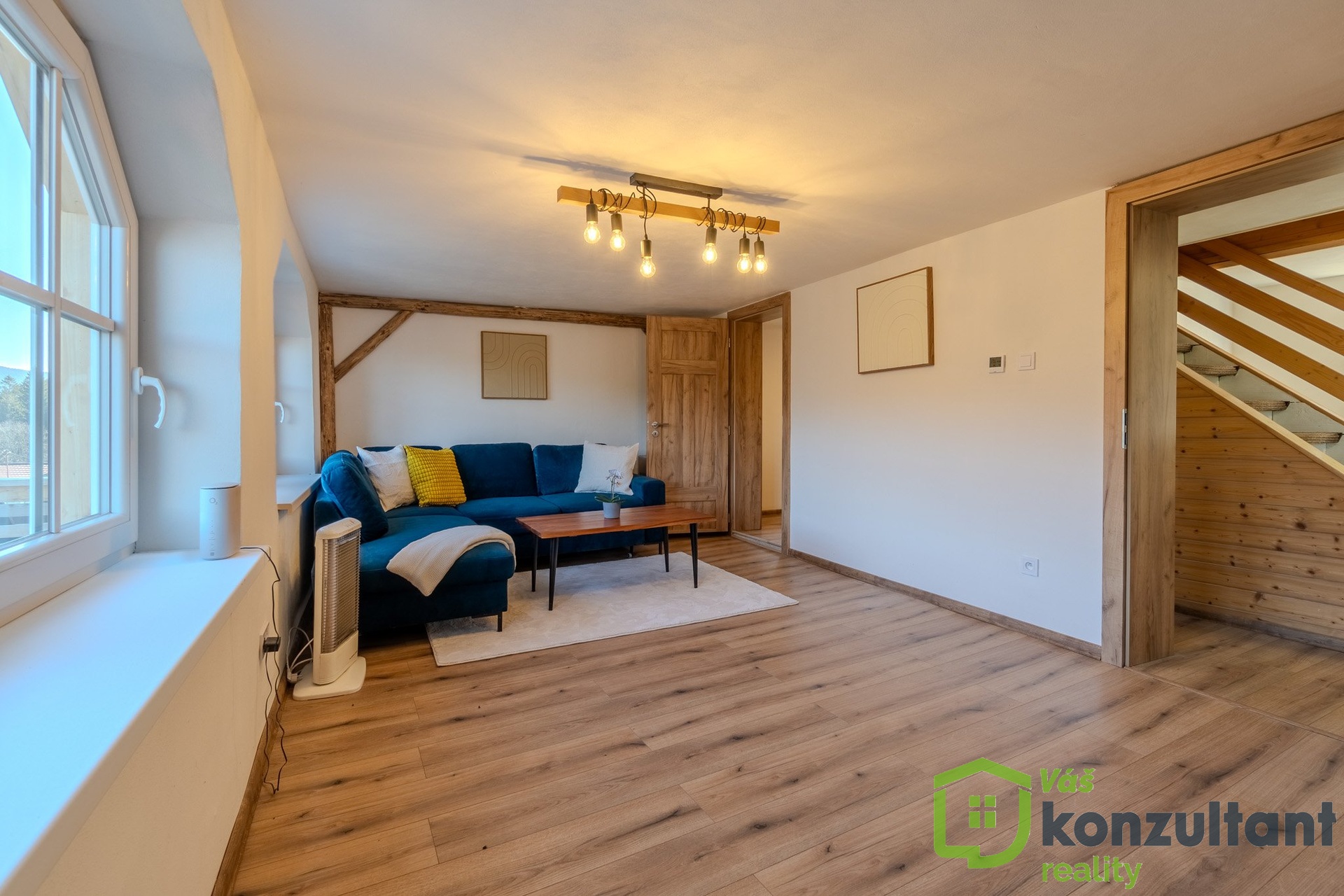 Světlý obývací prostor