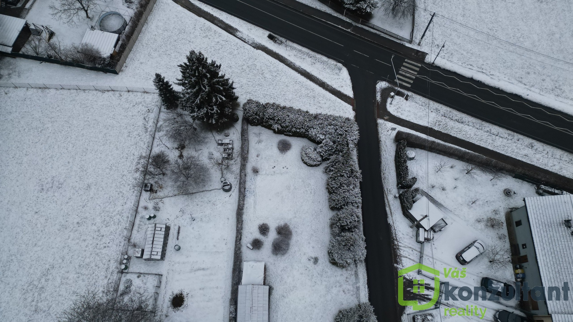 Letecký pohled na celý pozemek