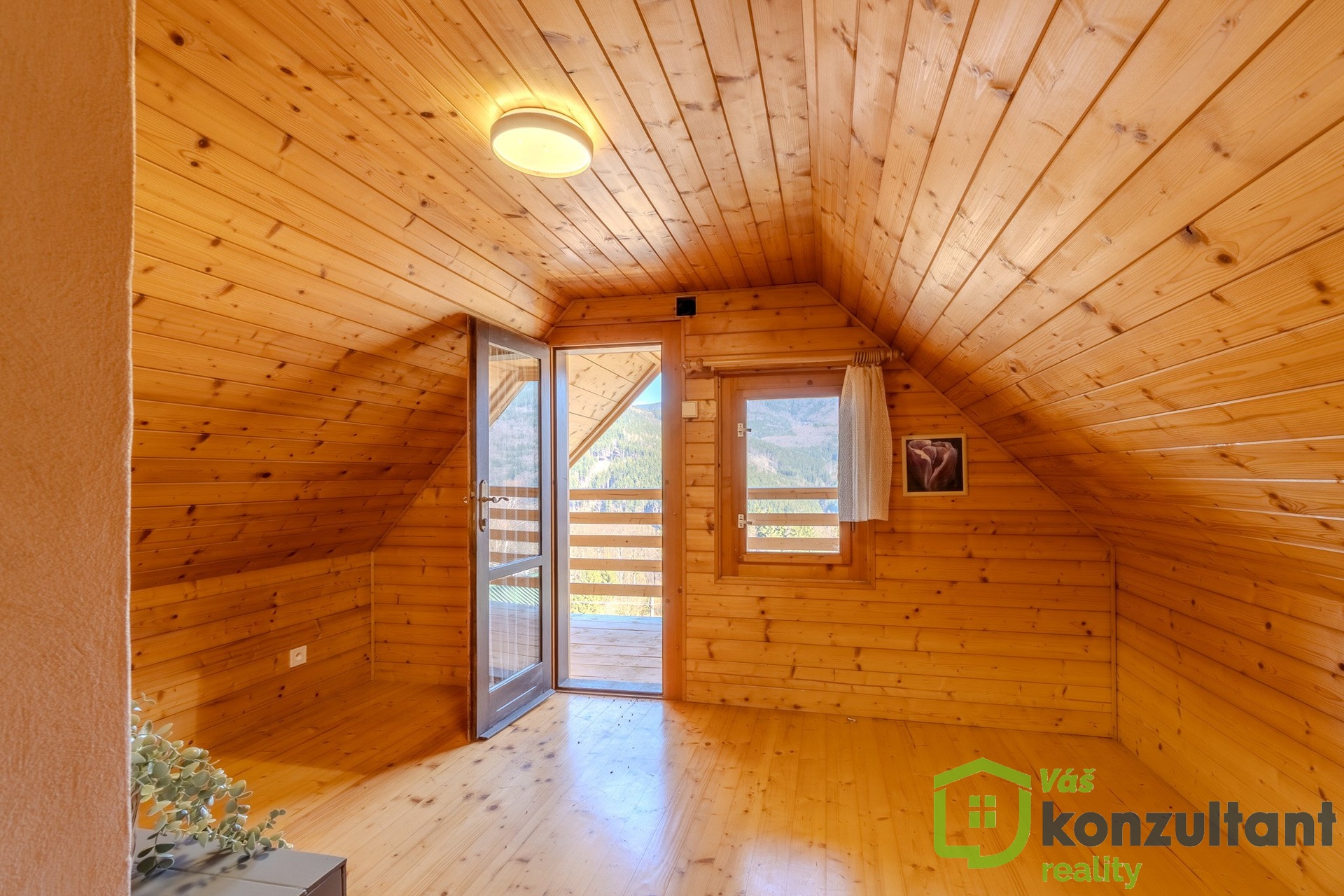 Podkrovní pokoj s balkonem