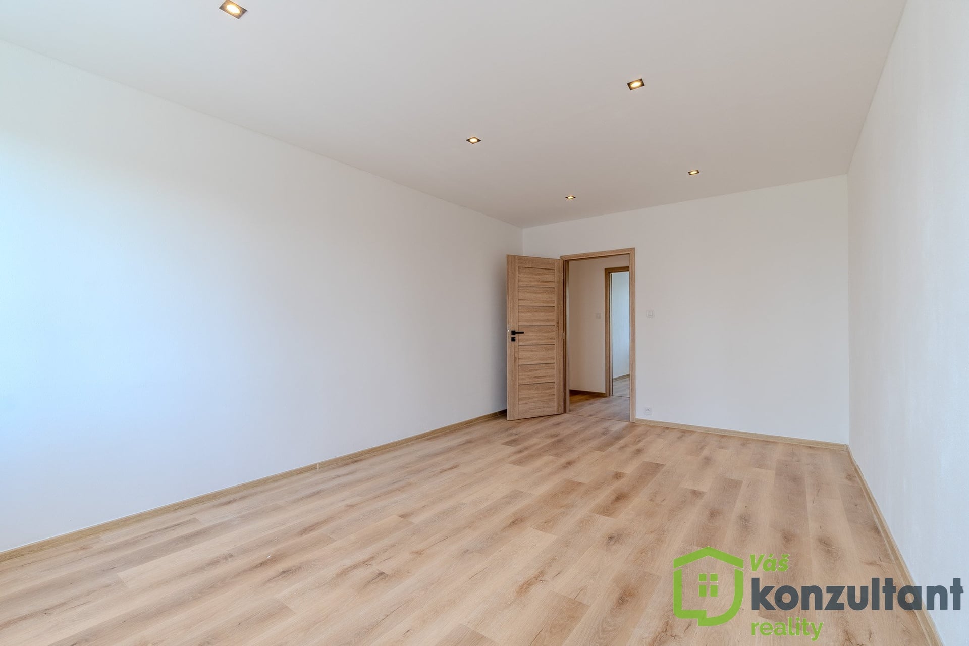 Ložnice s balkónem